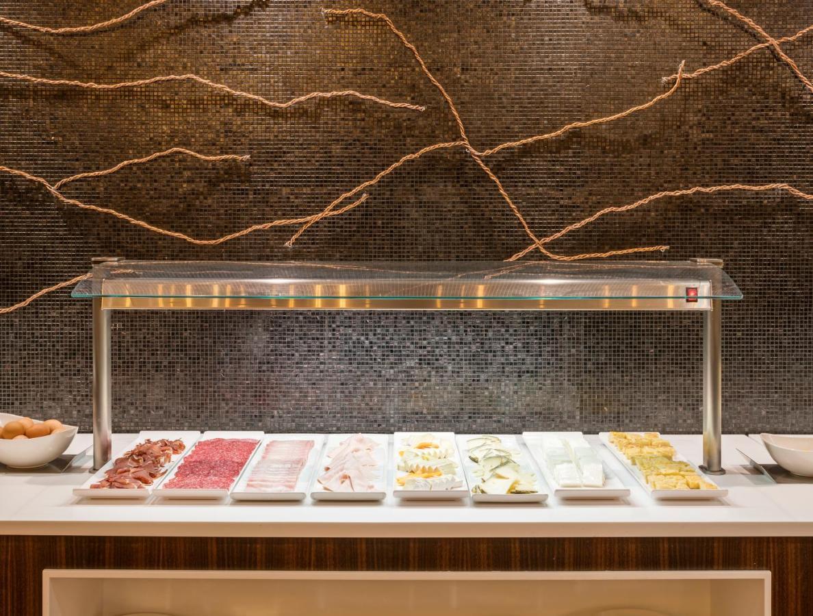 Ilunion Pio XII Hotel Madrid Ngoại thất bức ảnh