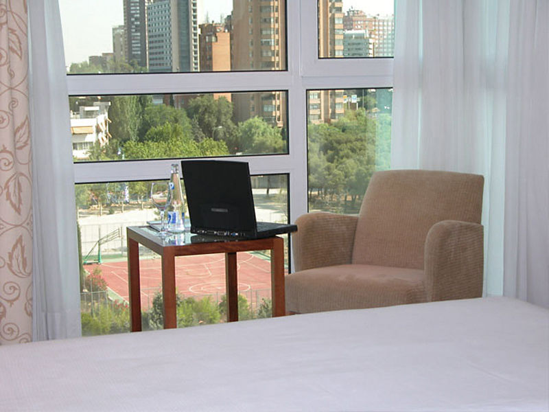 Ilunion Pio XII Hotel Madrid Ngoại thất bức ảnh