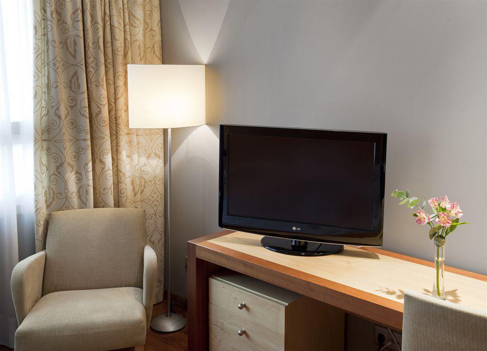 Ilunion Pio XII Hotel Madrid Ngoại thất bức ảnh