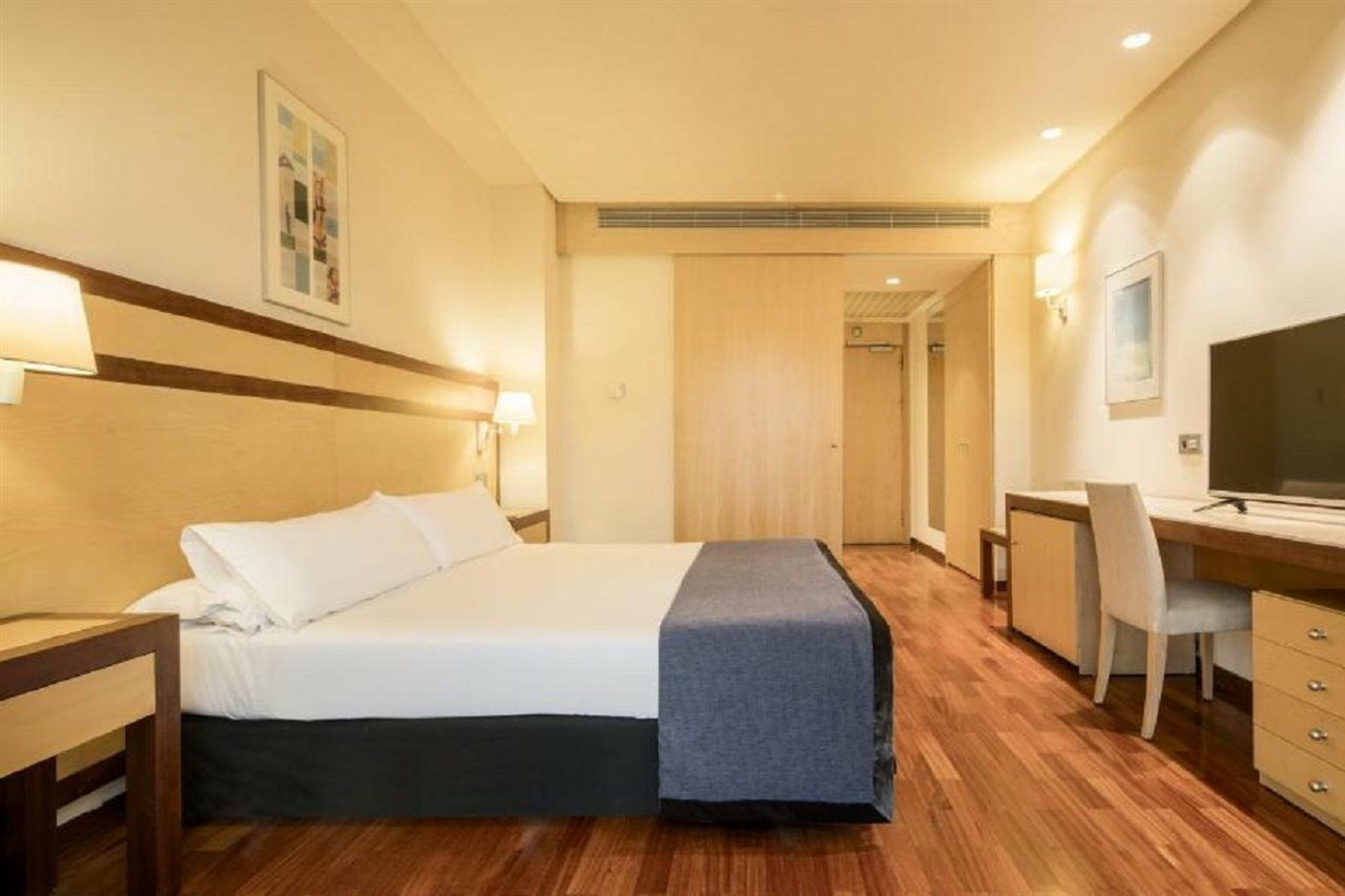 Ilunion Pio XII Hotel Madrid Ngoại thất bức ảnh