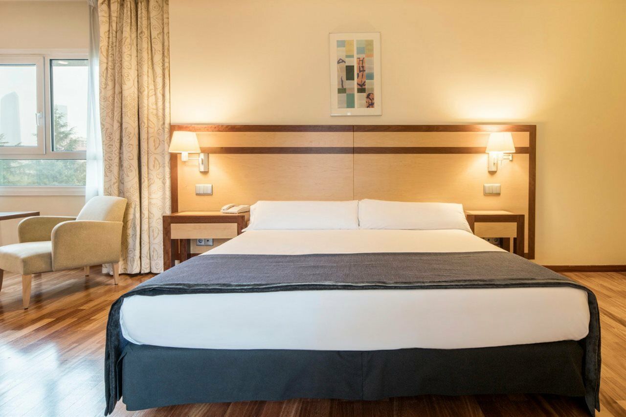 Ilunion Pio XII Hotel Madrid Ngoại thất bức ảnh